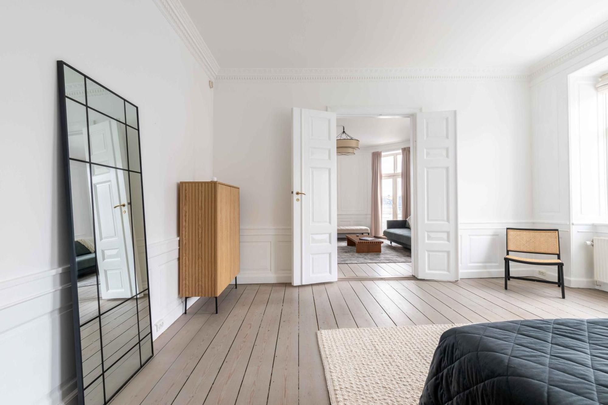 Apartment Chic In Vibrant Area By Canals *