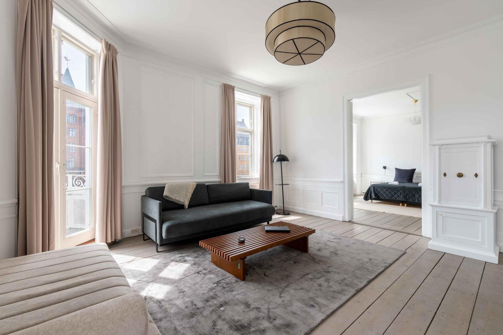 Chic In Vibrant Area By Canals Apartment *
