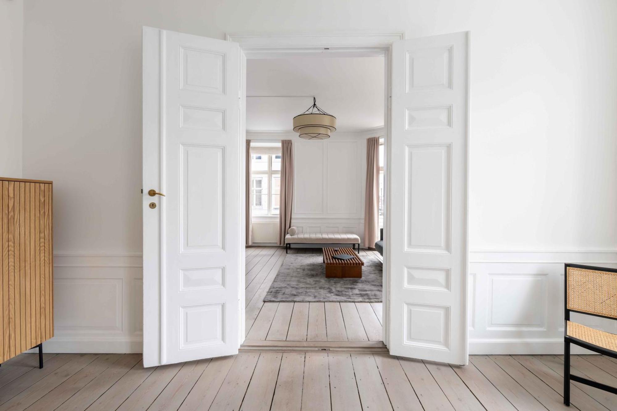 Chic In Vibrant Area By Canals Apartment *