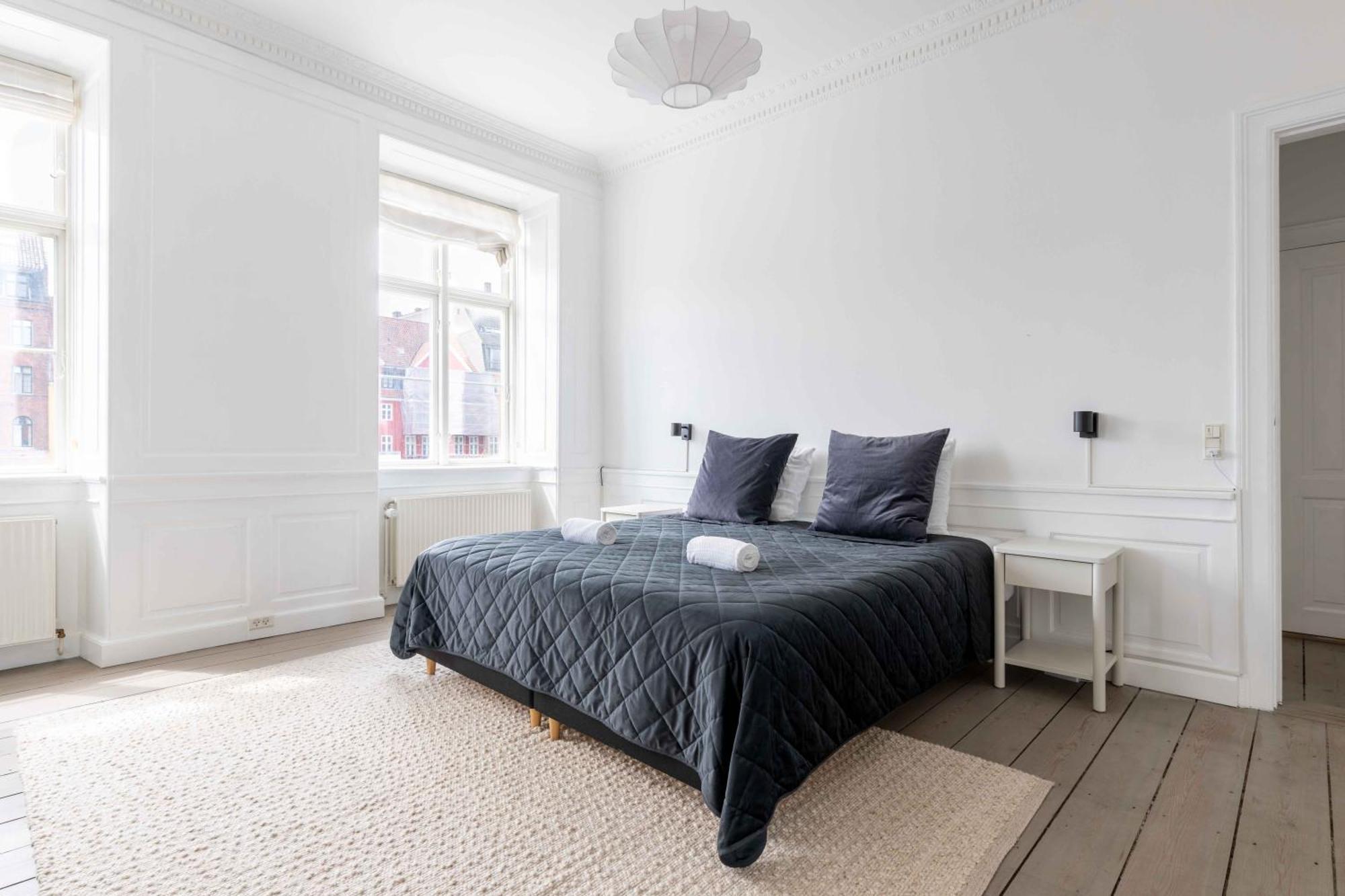 Chic In Vibrant Area By Canals Apartment