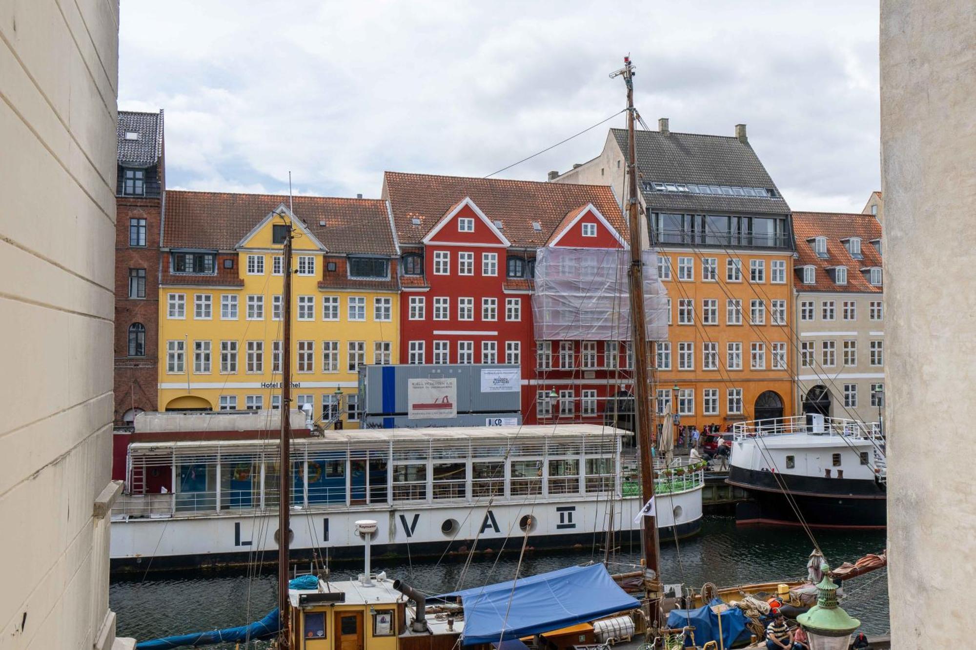 Chic In Vibrant Area By Canals