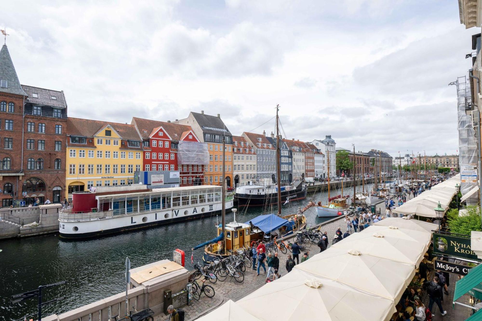 Chic In Vibrant Area By Canals *